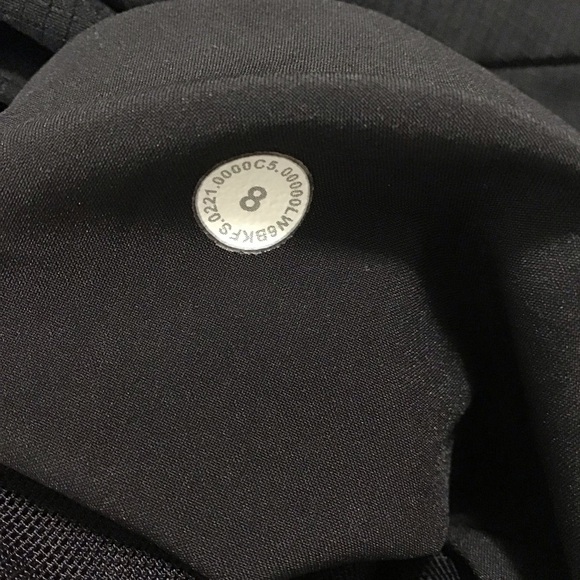 Lululemon Ventlight Cargo Mid Rise Crop in Black Size 8. - Picture 11 of 11